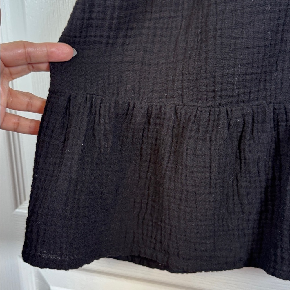 Torrid Short Sleeve Tiered Black Blouse Ruffle Neck Back Tie Size 1 EUC #5002 - Picture 3 of 5